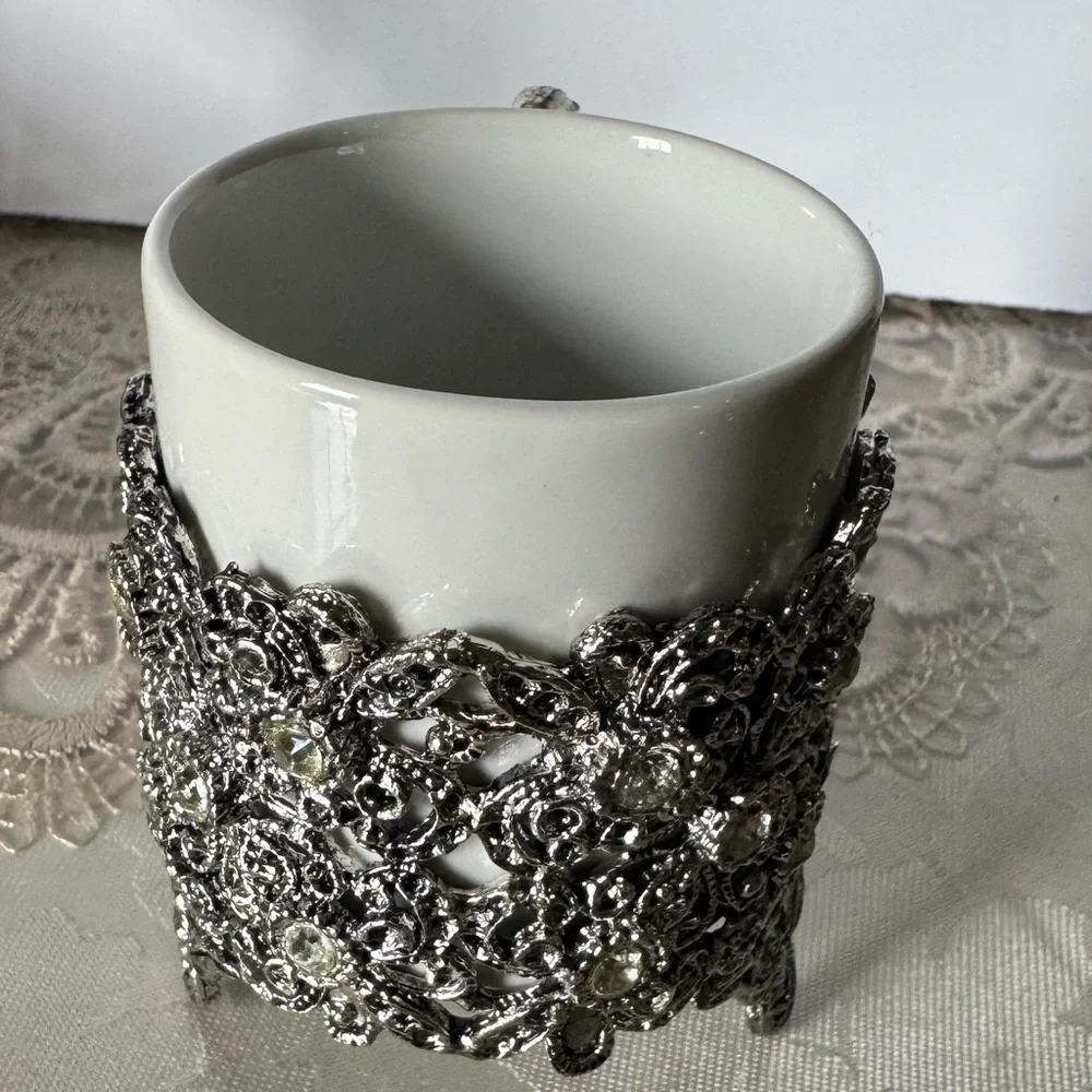 N/A white ceramic