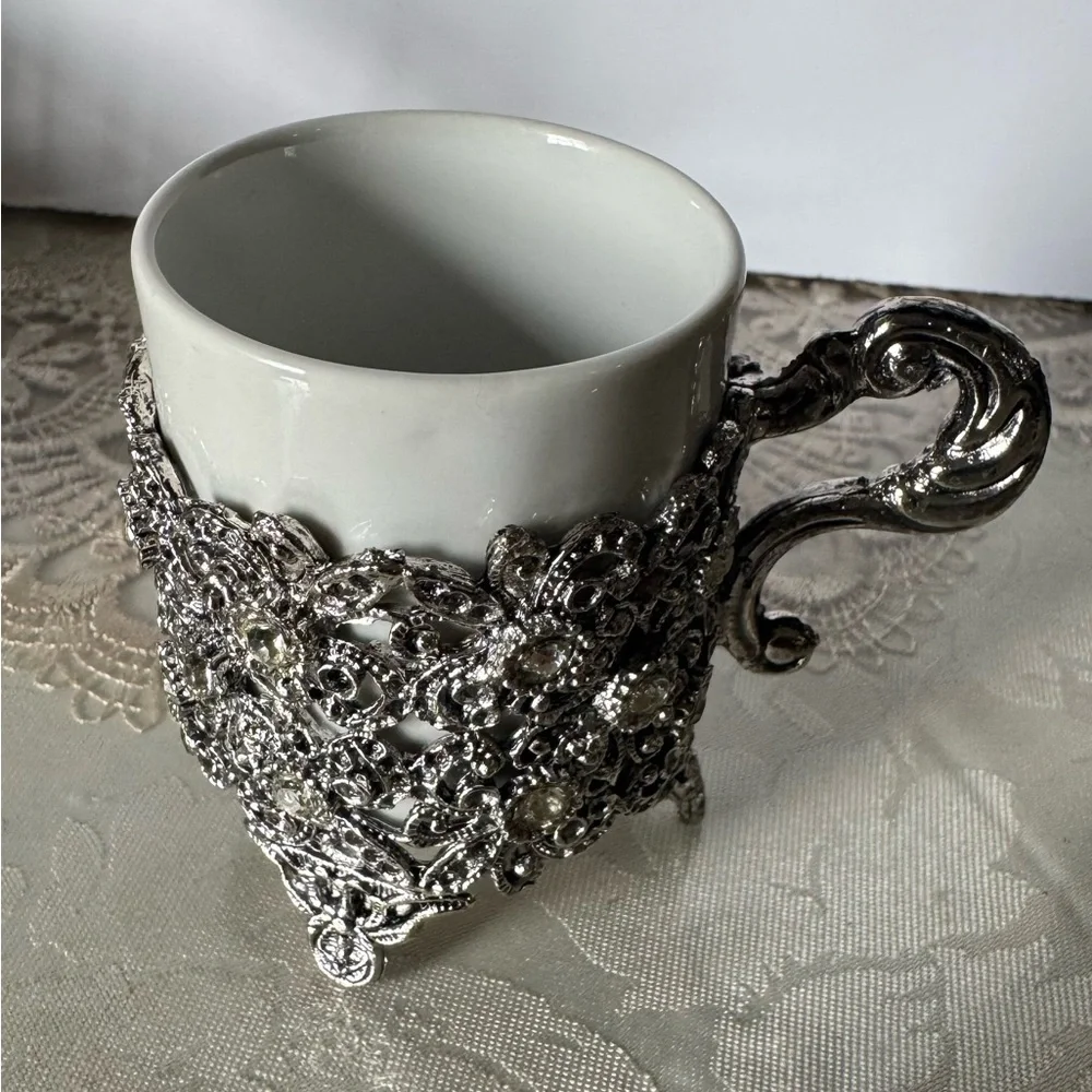 N/A white ceramic