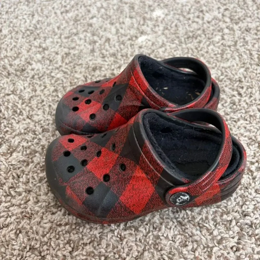 CROCS red buffalo