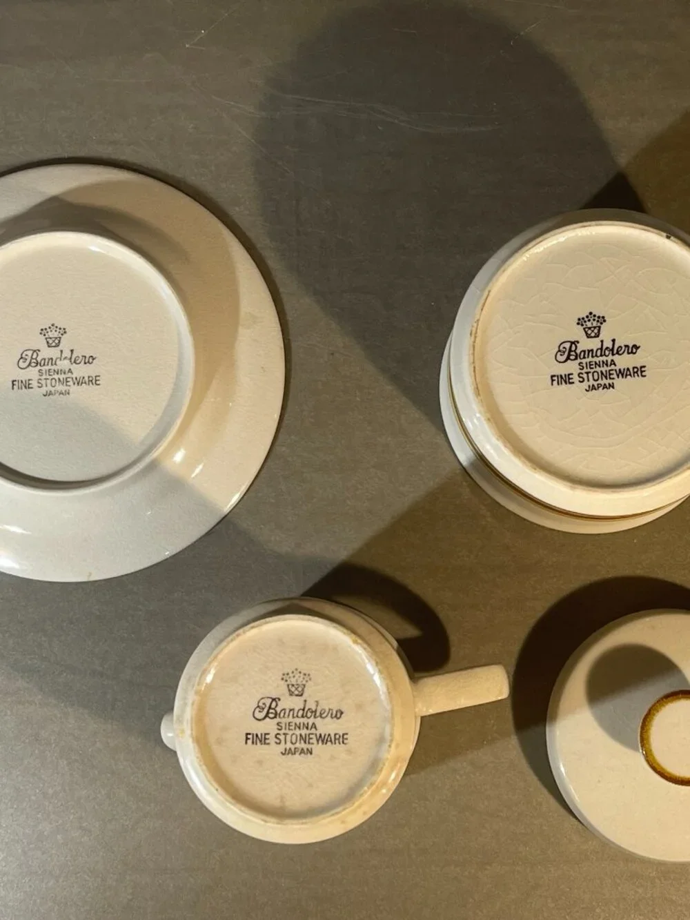 Bandolero Sienna Sugar Bowl w/ Lid Creamer and 2 Saucers (inv#1981)