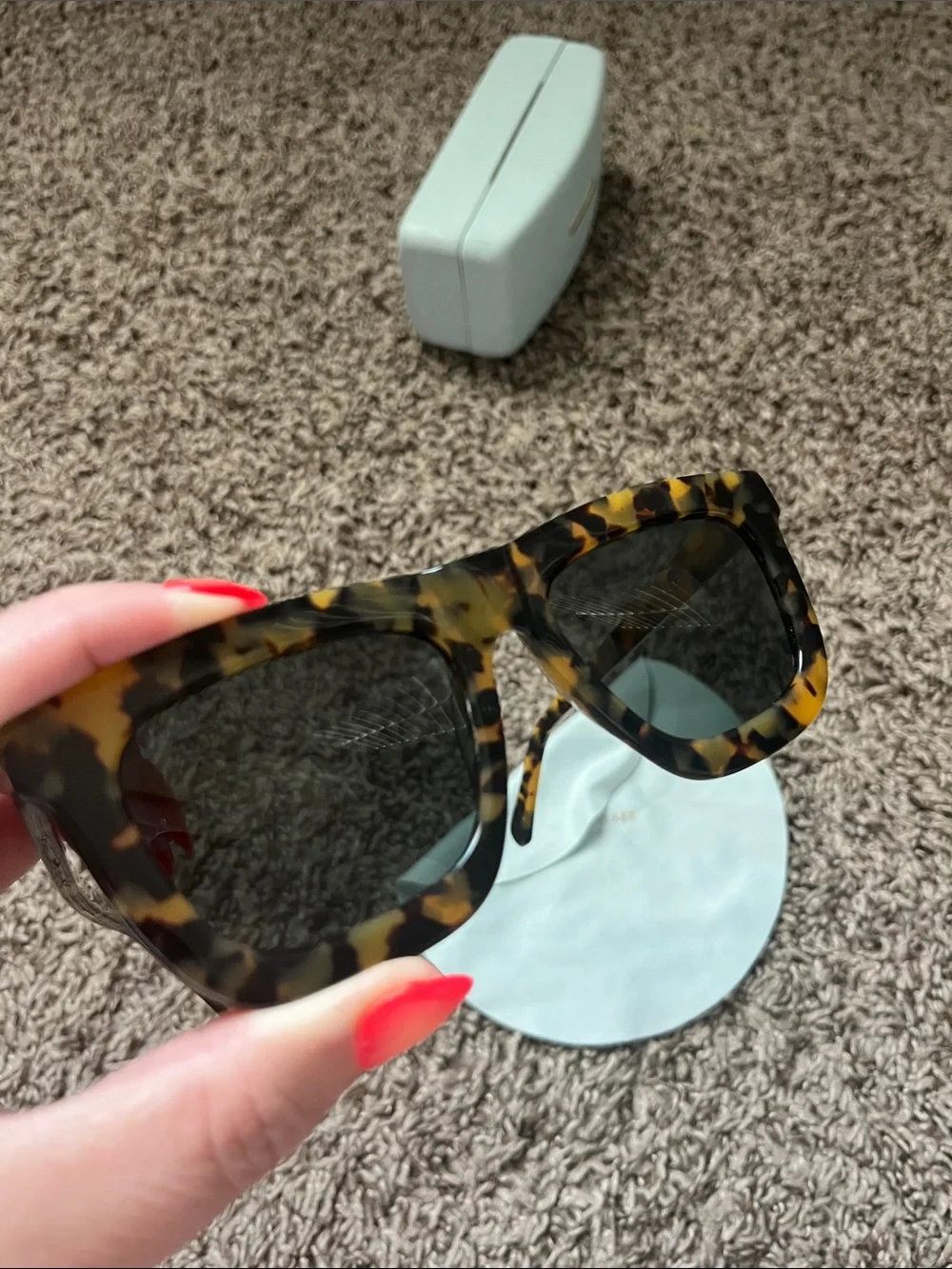 Karen Walker bold tortoiseshell