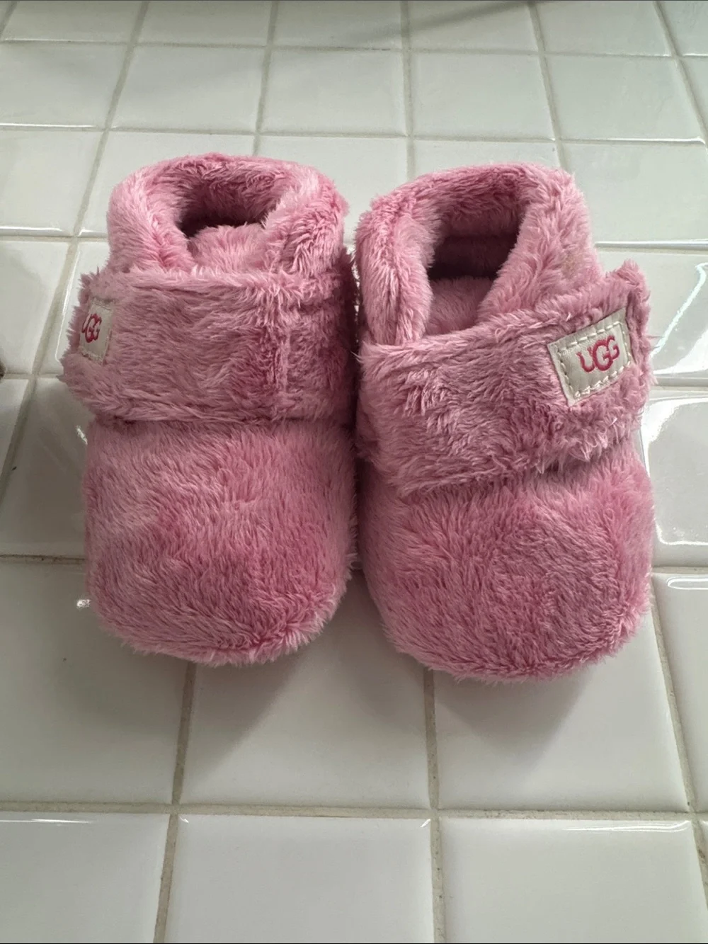 UGG identical bixbee