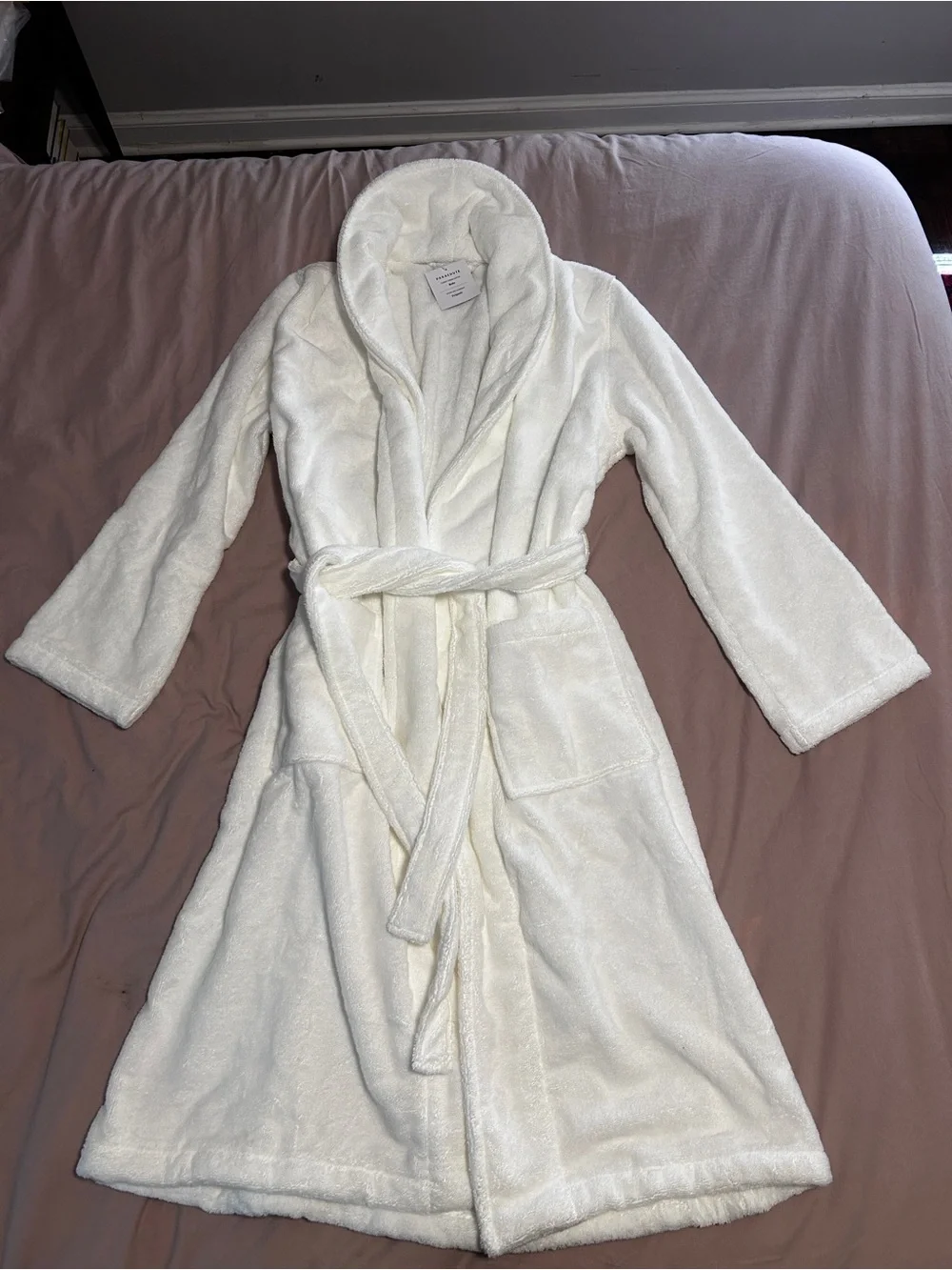 Parachute White Plush Hooded Bathrobe with Pockets