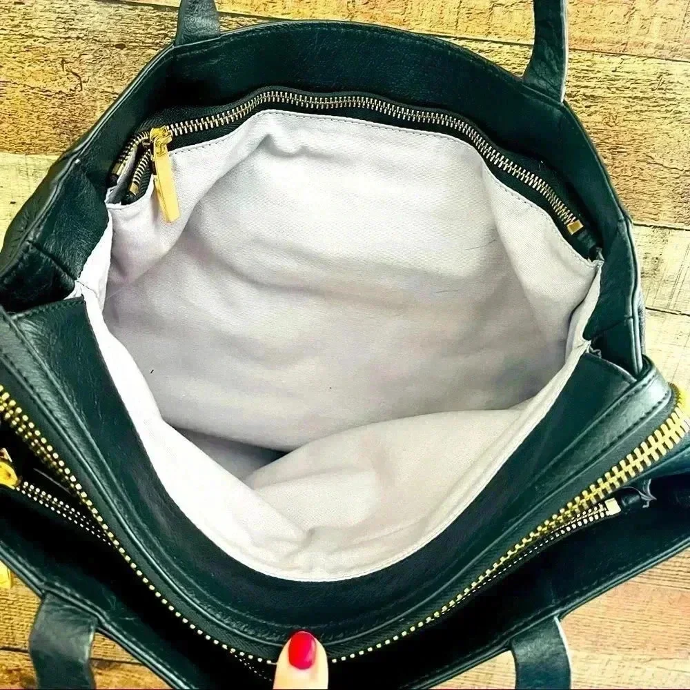 Via Spiga school pockets home