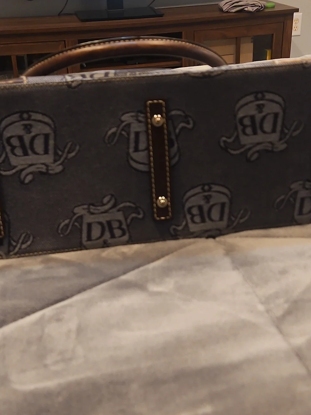 Dooney & Bourke classic dooney