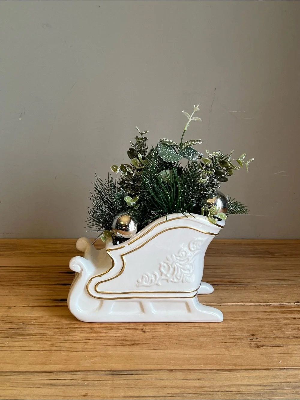 Source Unknown touch features planter