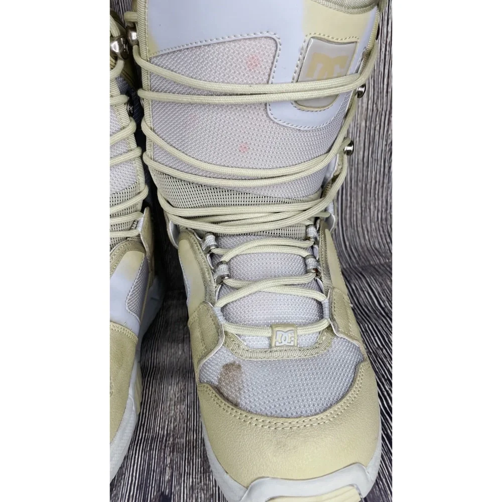 DC Shoe Co cream supportive provides