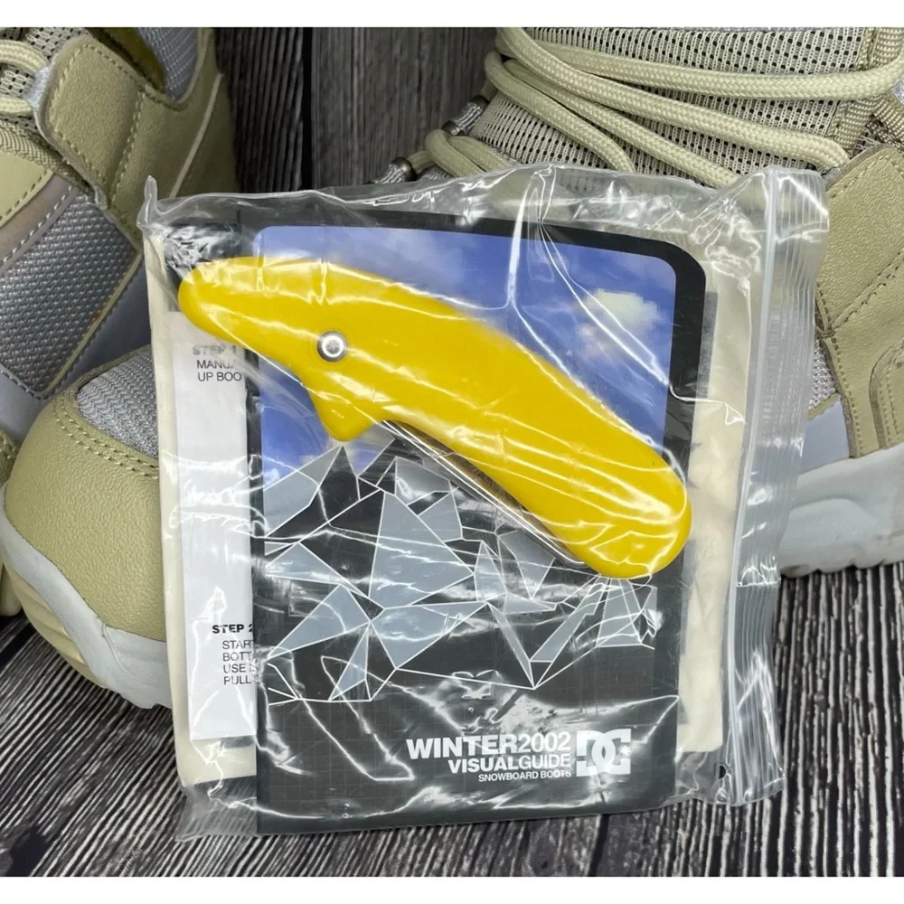 DC Shoe Co style icy lacing