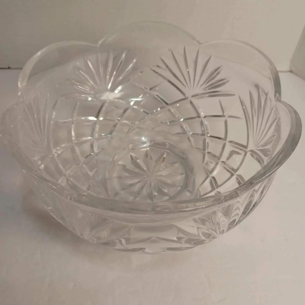Vintage Lead Crystal Bowl Cut Glass‎ Scalloped Edge Serving Bowl Centerpiece