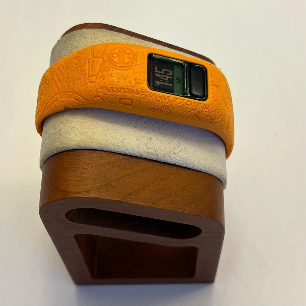 Garmin Vivofit Jr.2 (wall-e‎ theme, new batteries, kids smart watch)