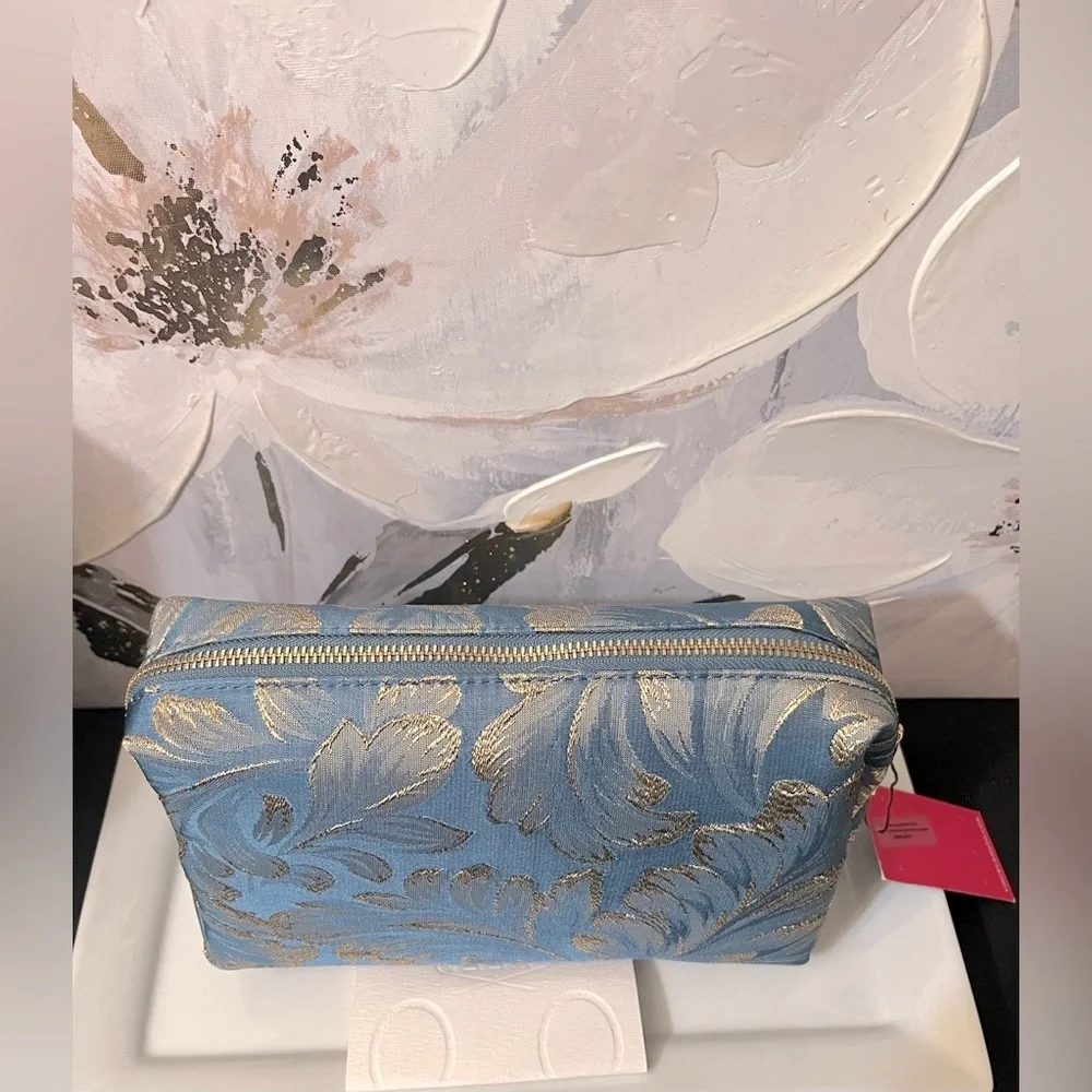🛍️NWT Vince Camuto Blue and Gold Women's Cosmetic/Beauty Bag