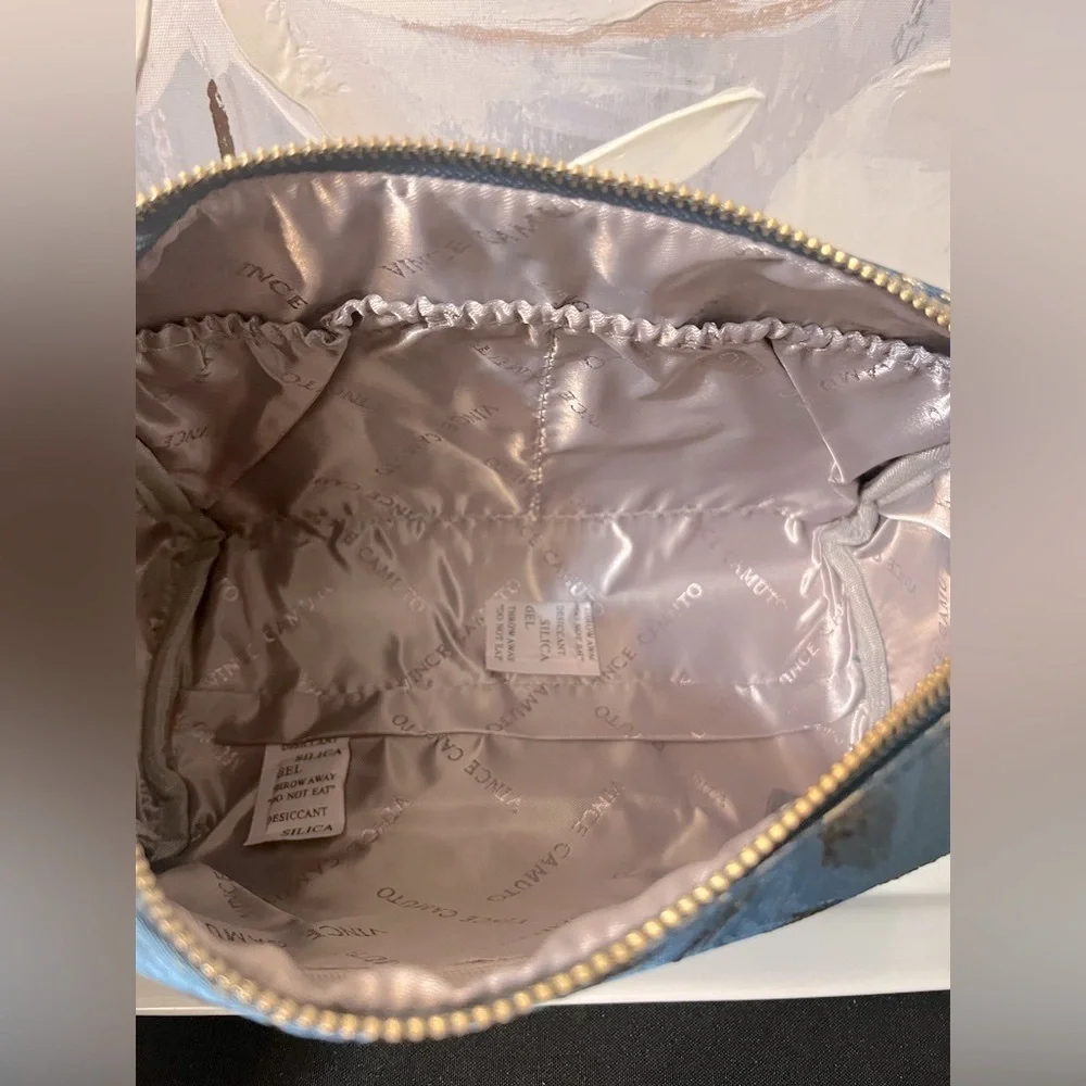 🛍️NWT Vince Camuto Blue and Gold Women's Cosmetic/Beauty Bag
