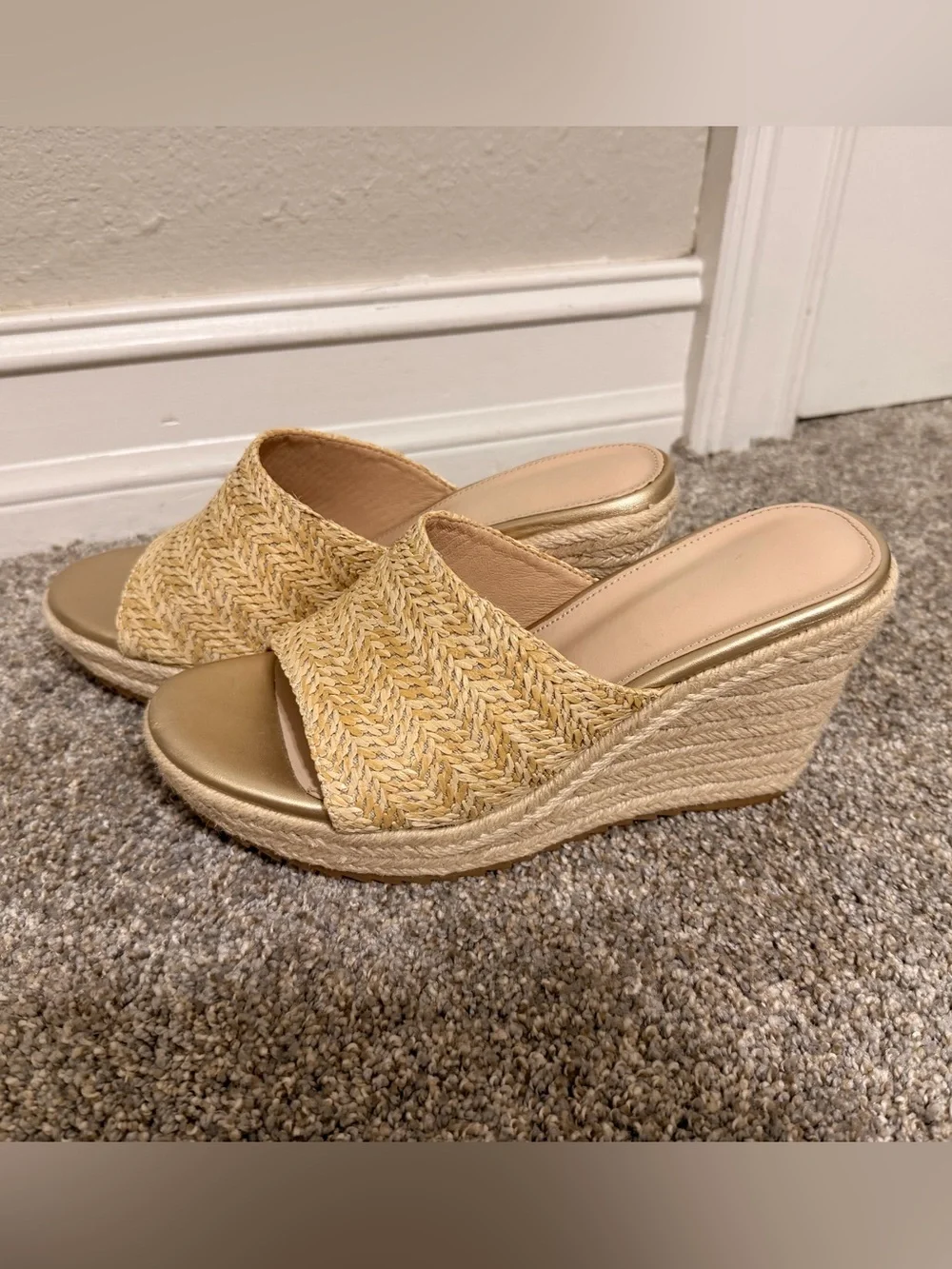 Women’s Wedge Slide Sandals in Natural Straw