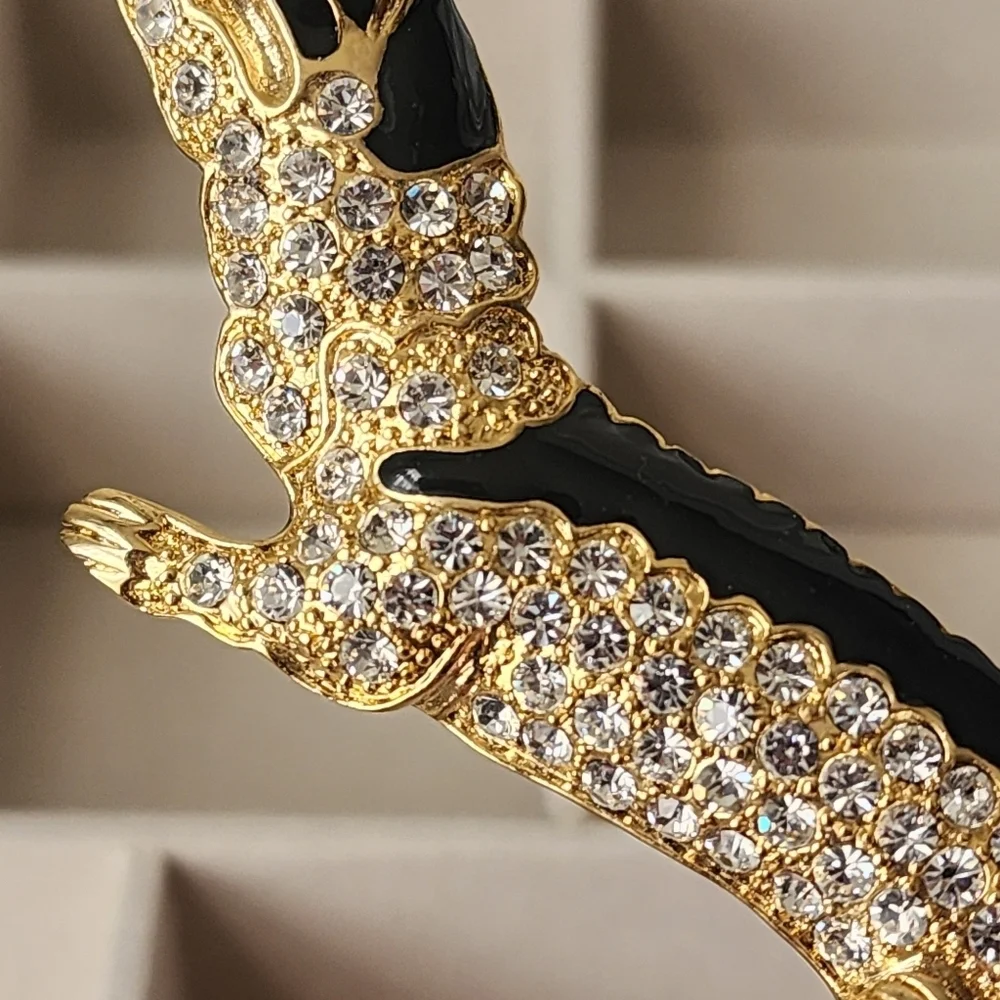 N/A beautiful brooch