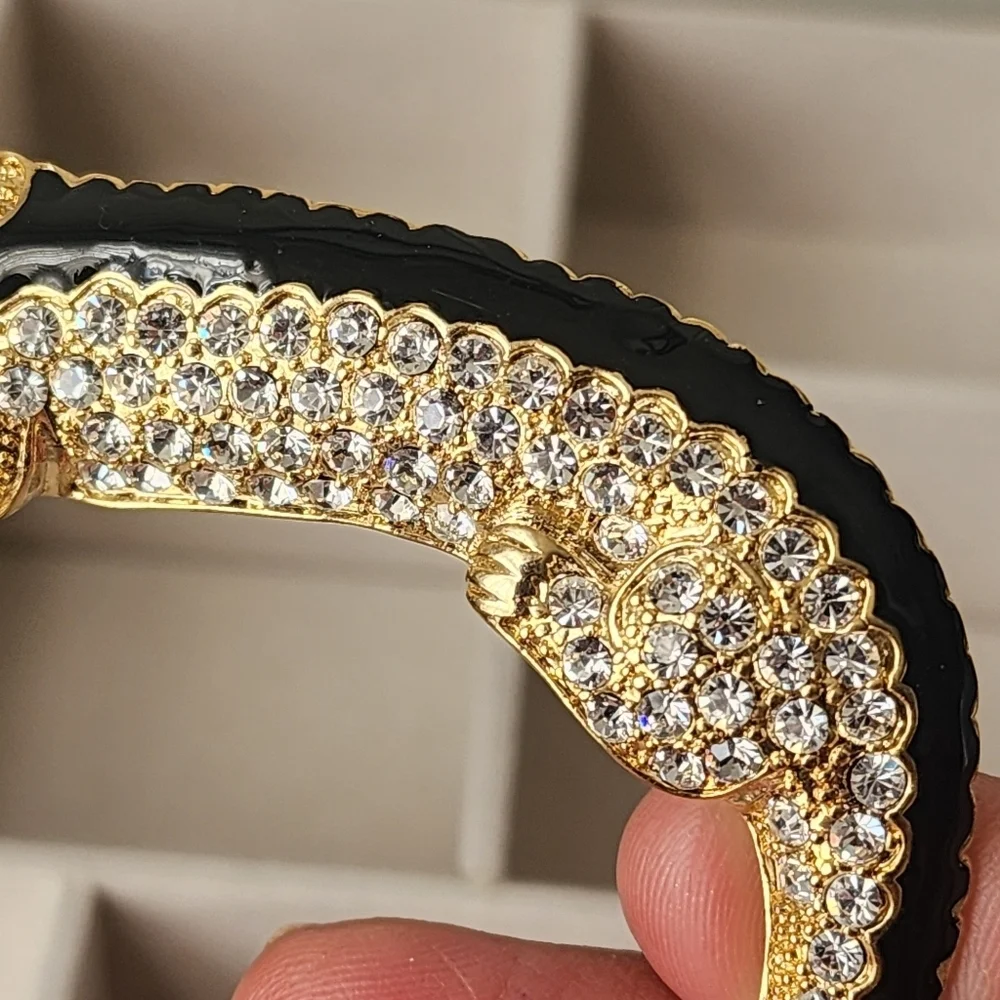 N/A beautiful brooch