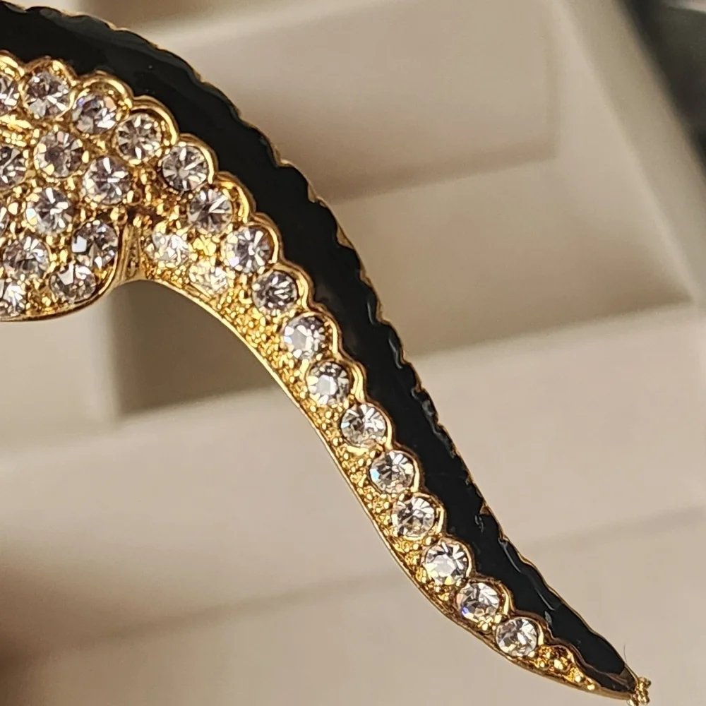 N/A beautiful brooch