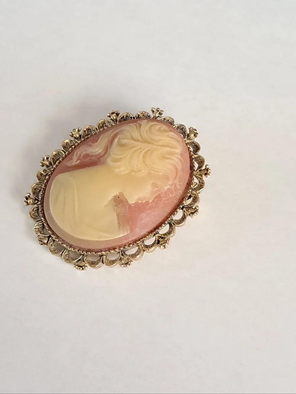 Gerry's Vintage Style Pink and Cream Cameo Brooch Pendant