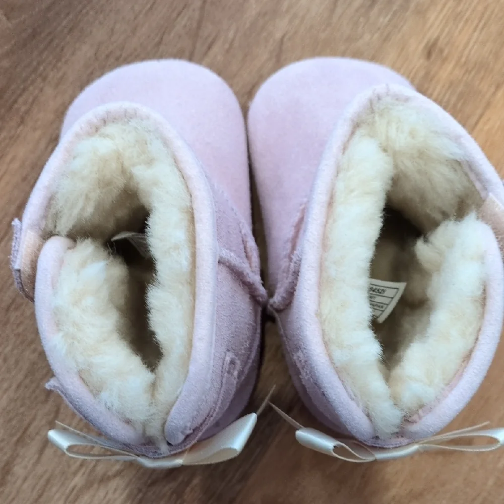 UGG nwot pink