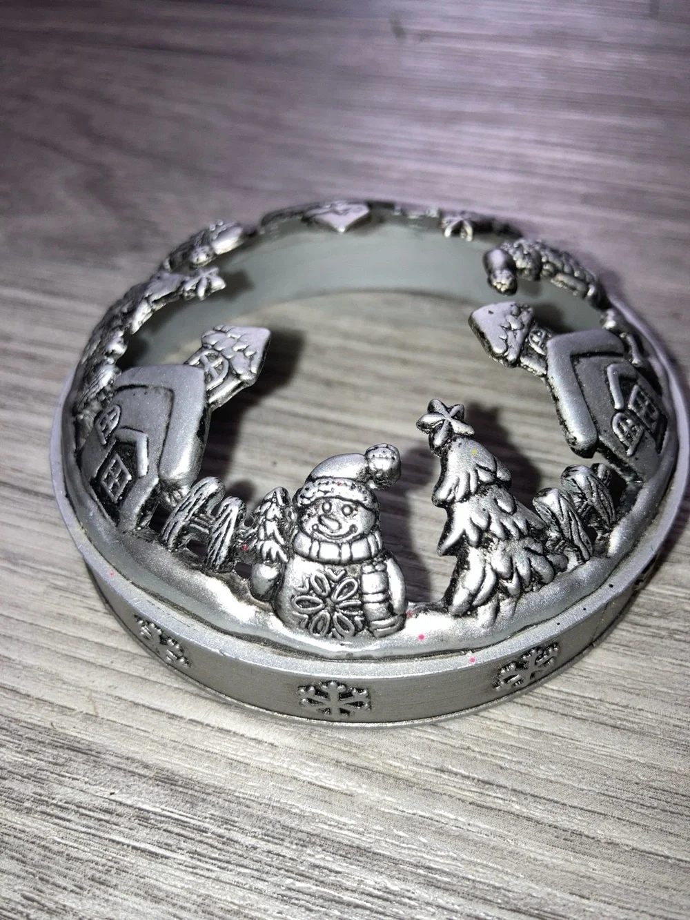 YANKEE CANDLE Silver Holiday Village Candle Topper 3.5 inch Diameter