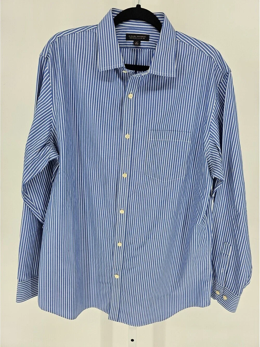 Banana Republic Mens Sz XL Long Sleeve Button Up Dress Shirt Light Blue White