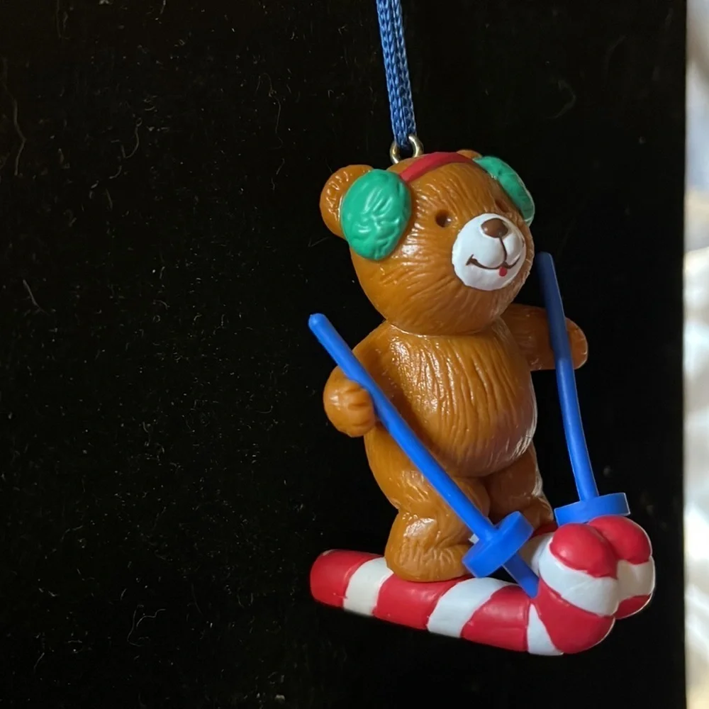 Avon Vtg Collectible “Frosty Treats Ornament Bear” Ornament