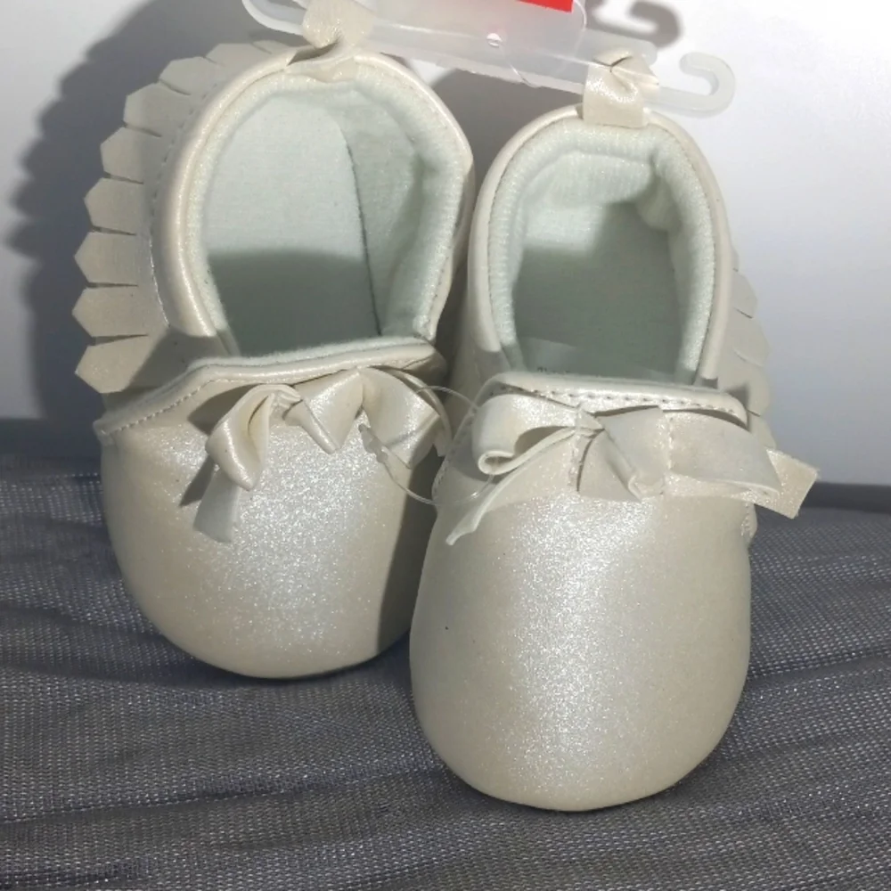 CREAM SHIMMER GIRLS BABY SHOES/ TEETHER+RATTLE BUNDLE