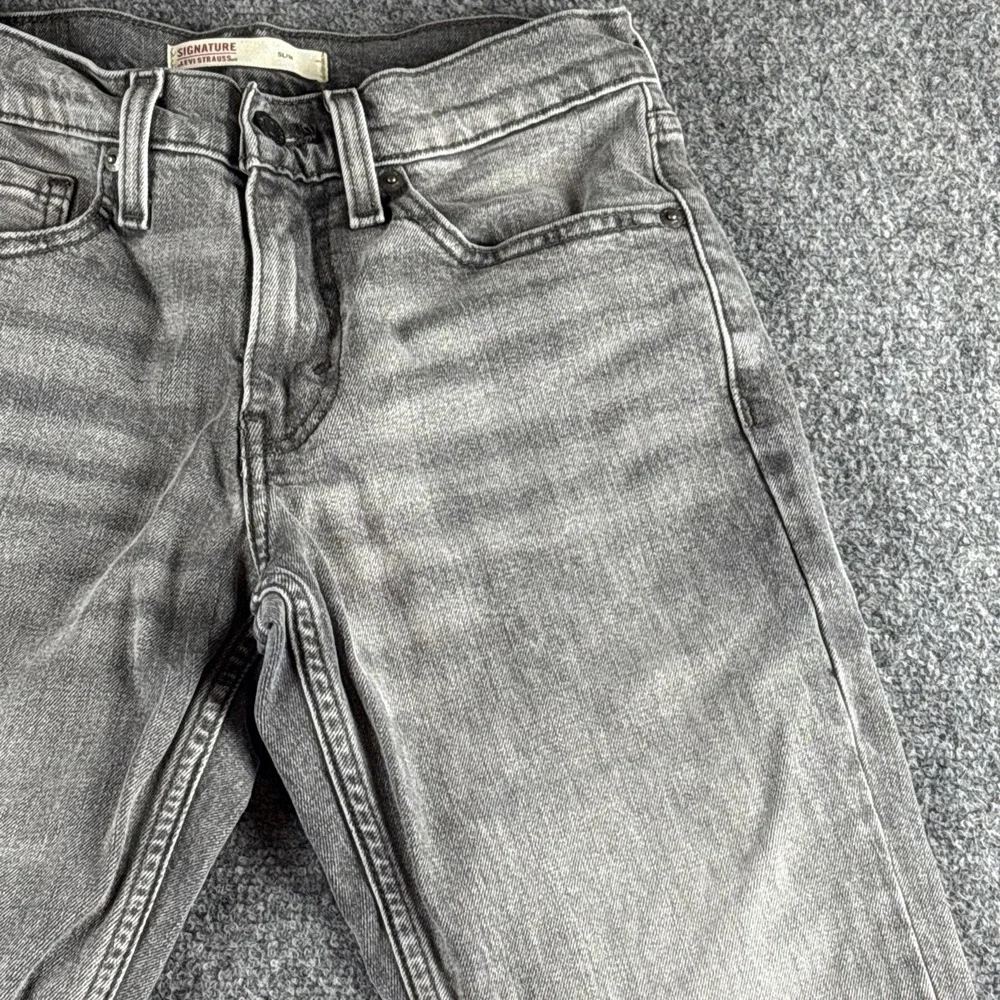 Levis pair signature versatile