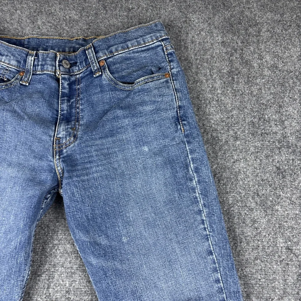 Levis leg thighs