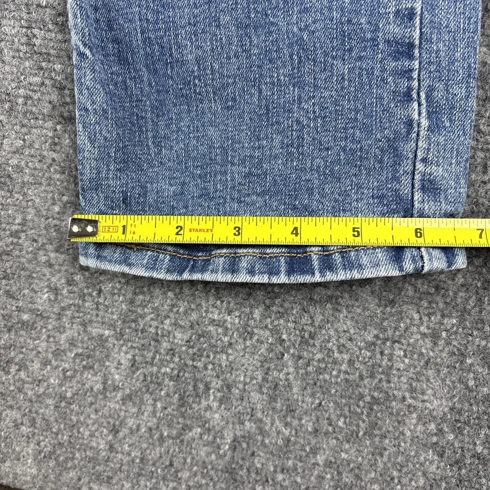 Levis medium jeans these