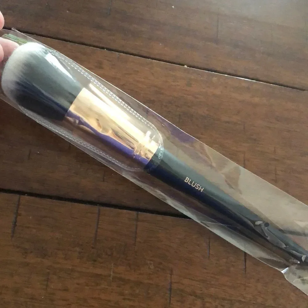 NWT- SHAINA B MIAMI Blush Brush