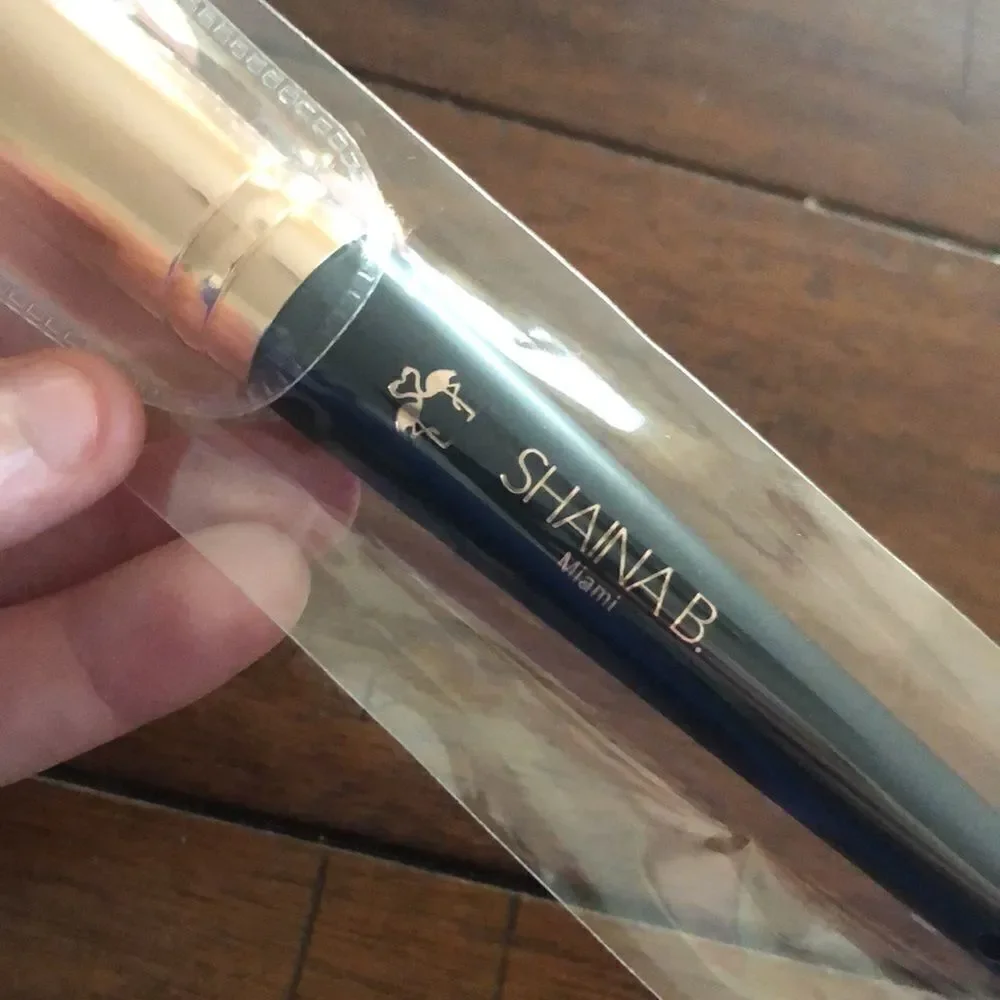 NWT- SHAINA B MIAMI Blush Brush