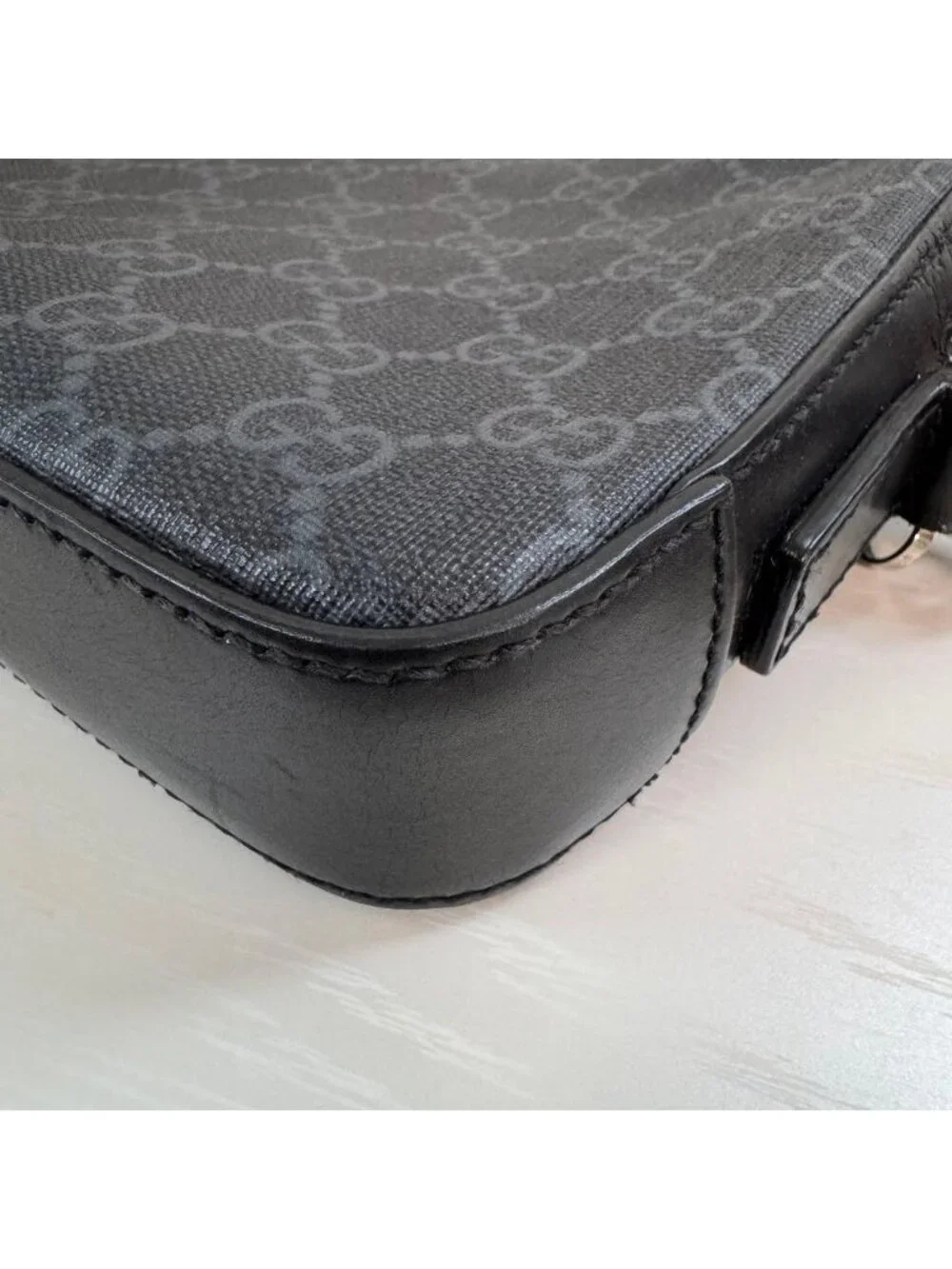 Gucci GG Supreme Pouch Clutch Black