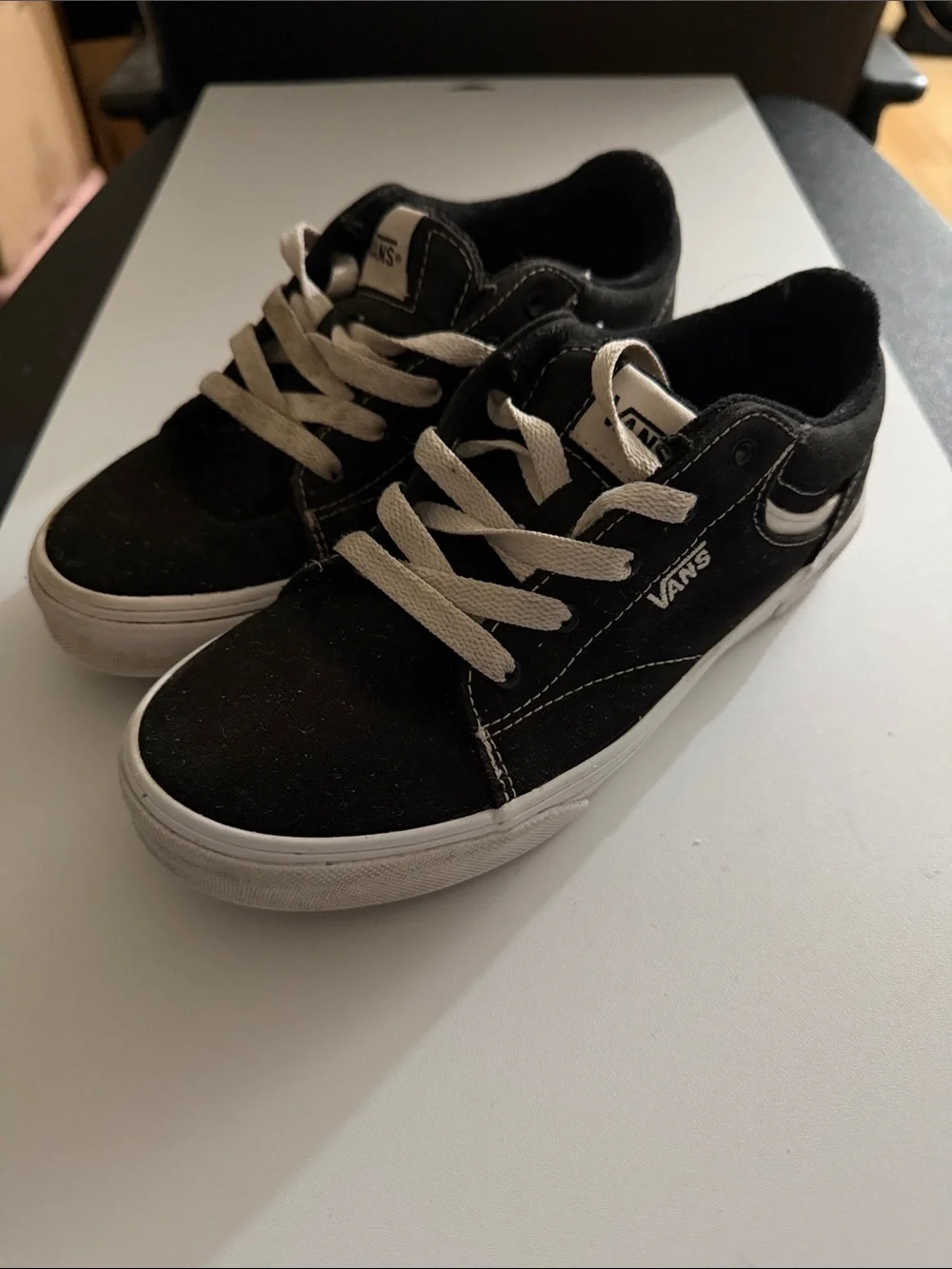 Vans Youth 3.5 big boy Black and White Low-Top Sneakers