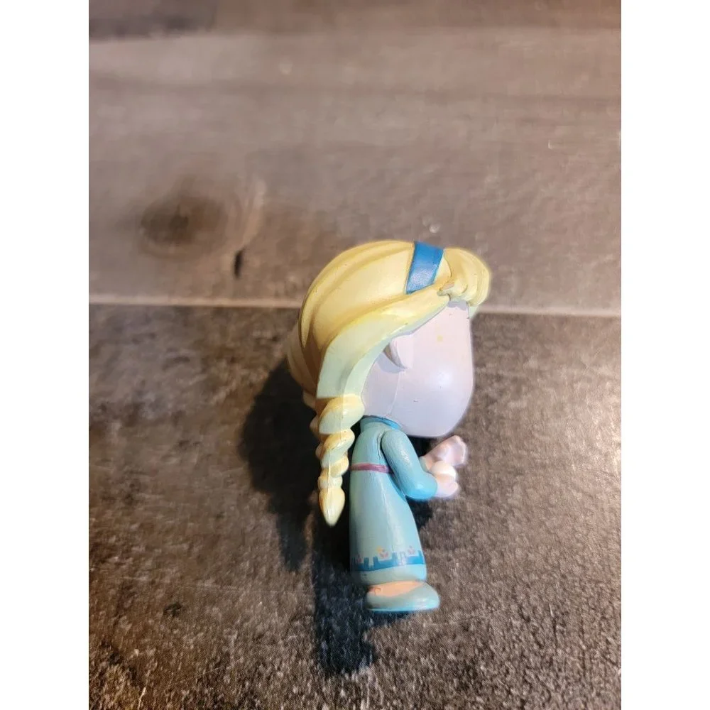 Unbranded young elsa