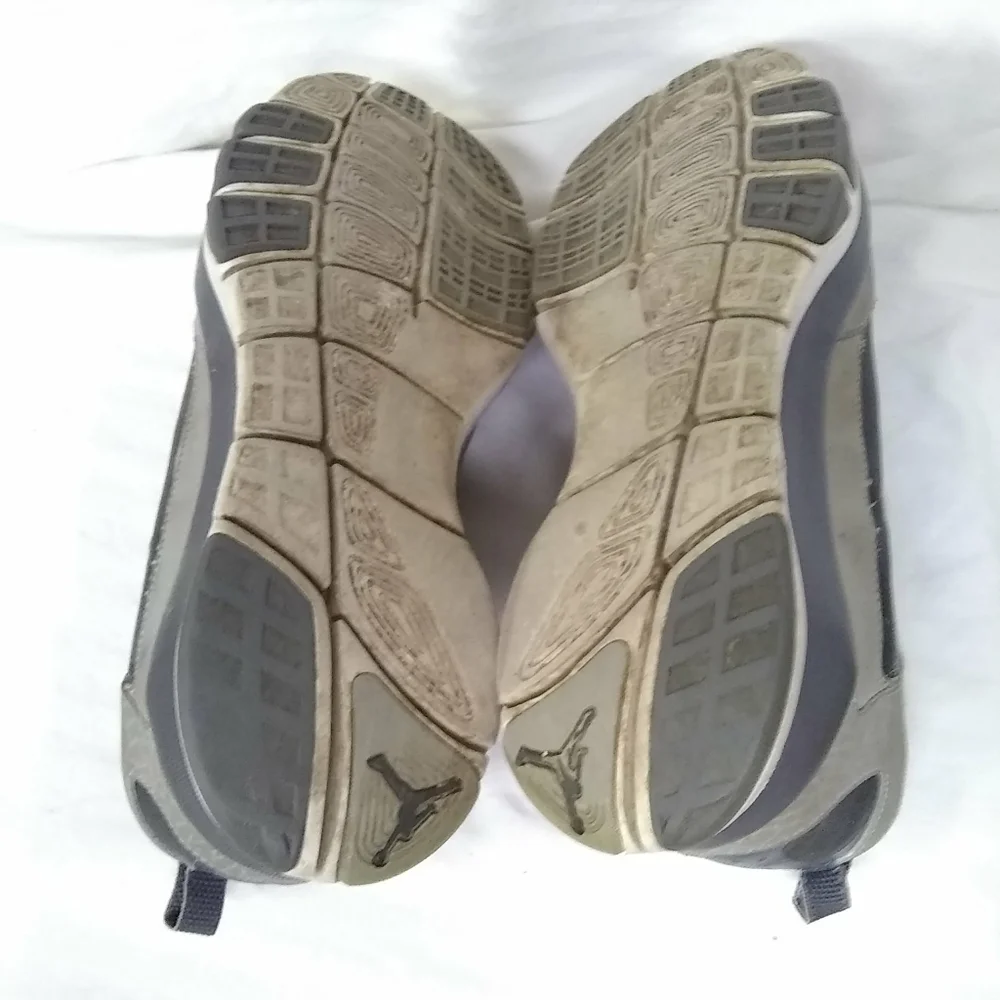 Nike Men's Sneakers Suede Leather  Gray Sz 11.5