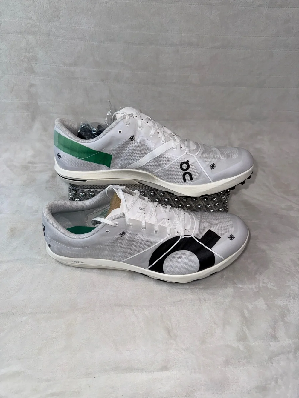 On Running removable spikes 12.5 mens Athletic Sneaker cleats, White Black, Mint