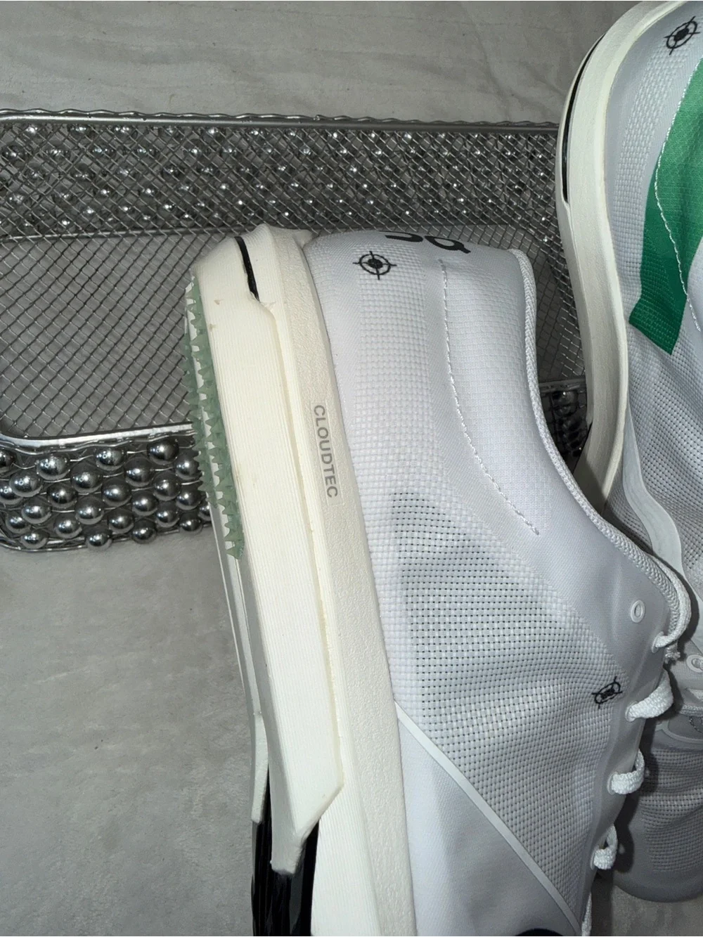 On Running removable spikes 12.5 mens Athletic Sneaker cleats, White Black, Mint