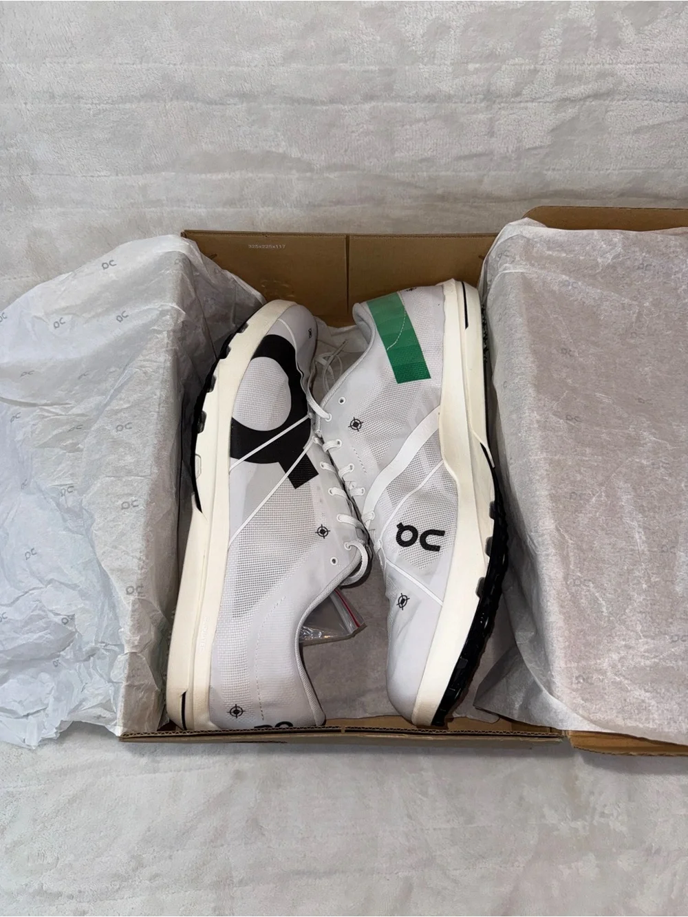On Running removable spikes 12.5 mens Athletic Sneaker cleats, White Black, Mint