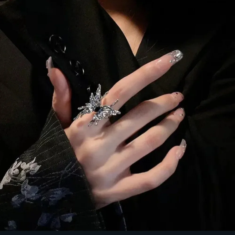 NWT Adorable Boho Silver Exaggerated Butterfly Adjustable Set Of Two Rings!!