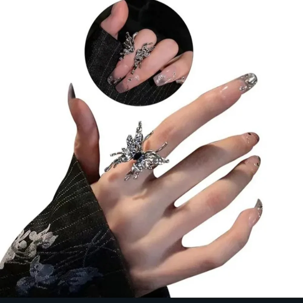 NWT Adorable Boho Silver Exaggerated Butterfly Adjustable Set Of Two Rings!!
