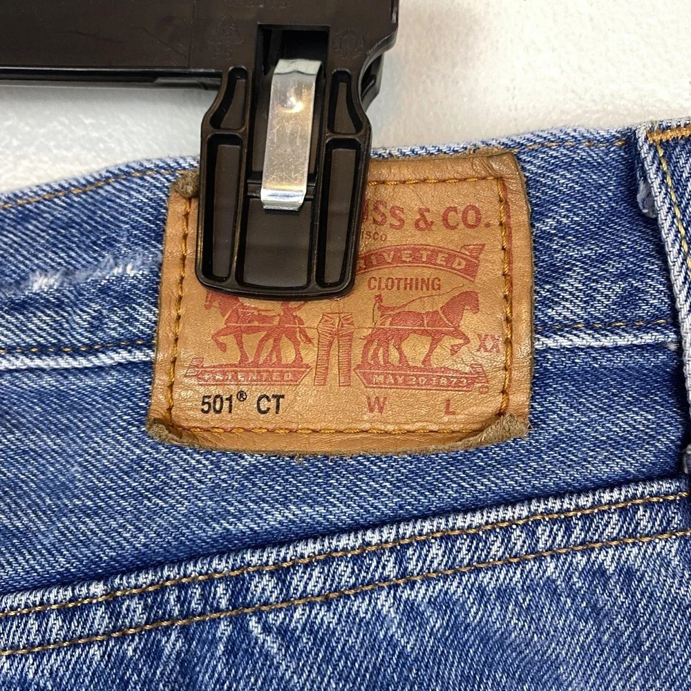 Levi's 501 CT Jeans Mens 31x32 Blue Distressed‎ Tapered Button Fly 17804-0073