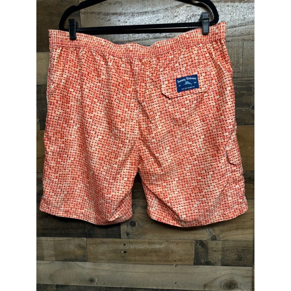 Tommy Bahama pocket cargo pockets