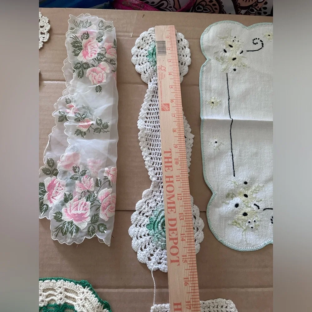 Mismatched Doilies etc Vintage lot of 6