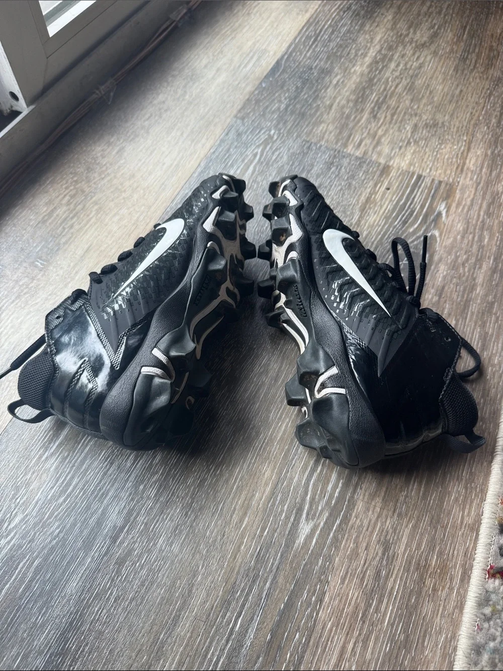 Nike Alpha Menace Fastflex Black/White Football Cleats Boys 2.5YW EUC!