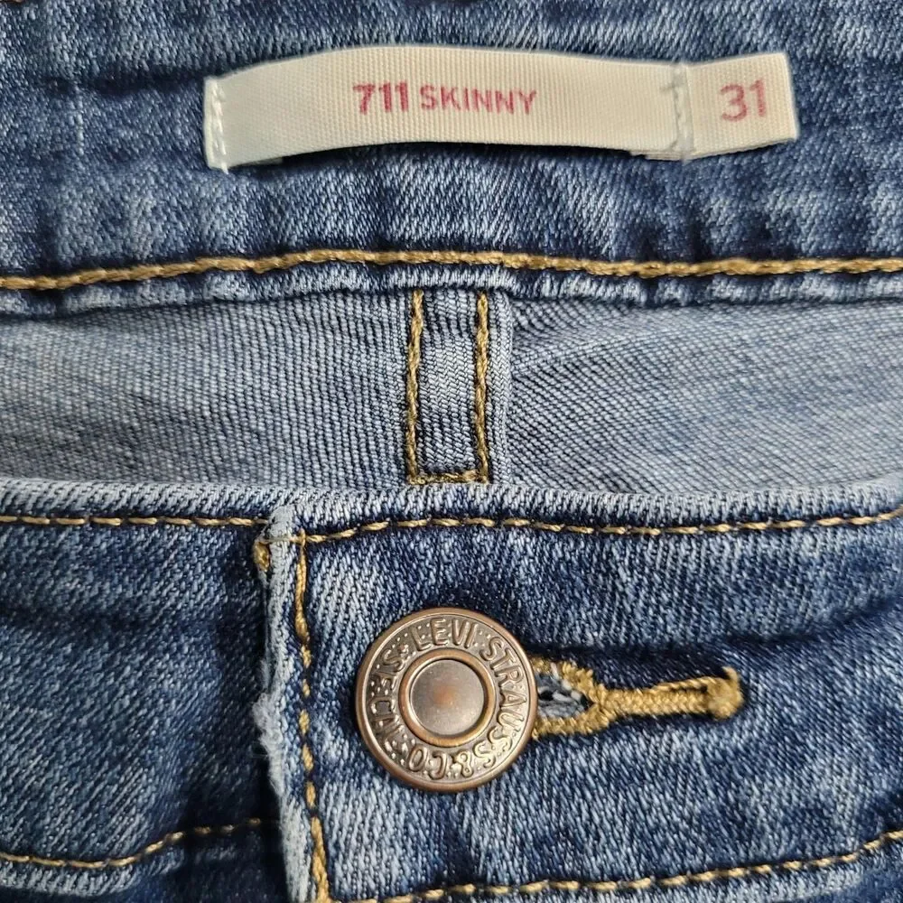 Levis levi 711