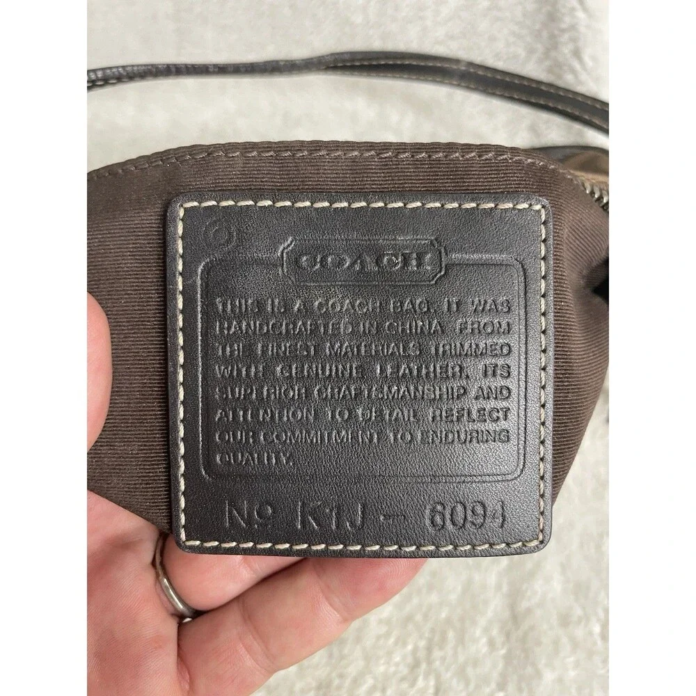 Coach 6094 shoulder