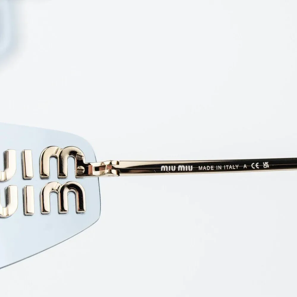 Miu Miu day model