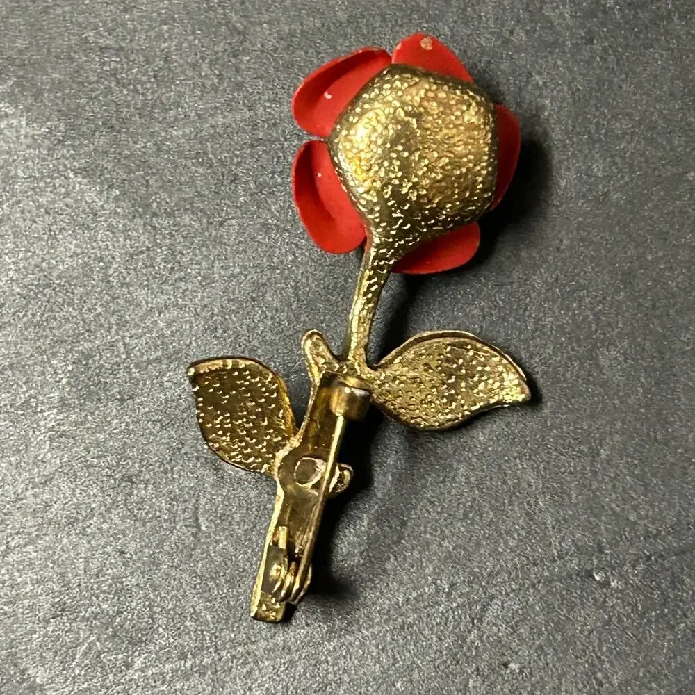 Vintage MCM Deep Red Rose Bloom‎ Gold Tone Metal Brooch/Pin
