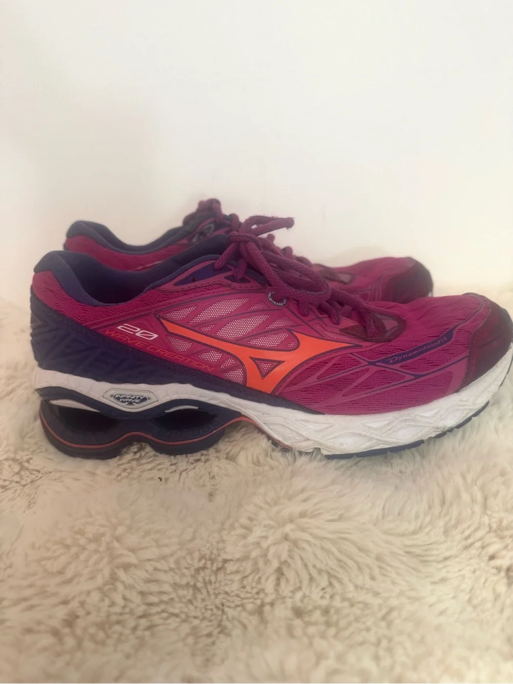 Mizuno vibrant hot