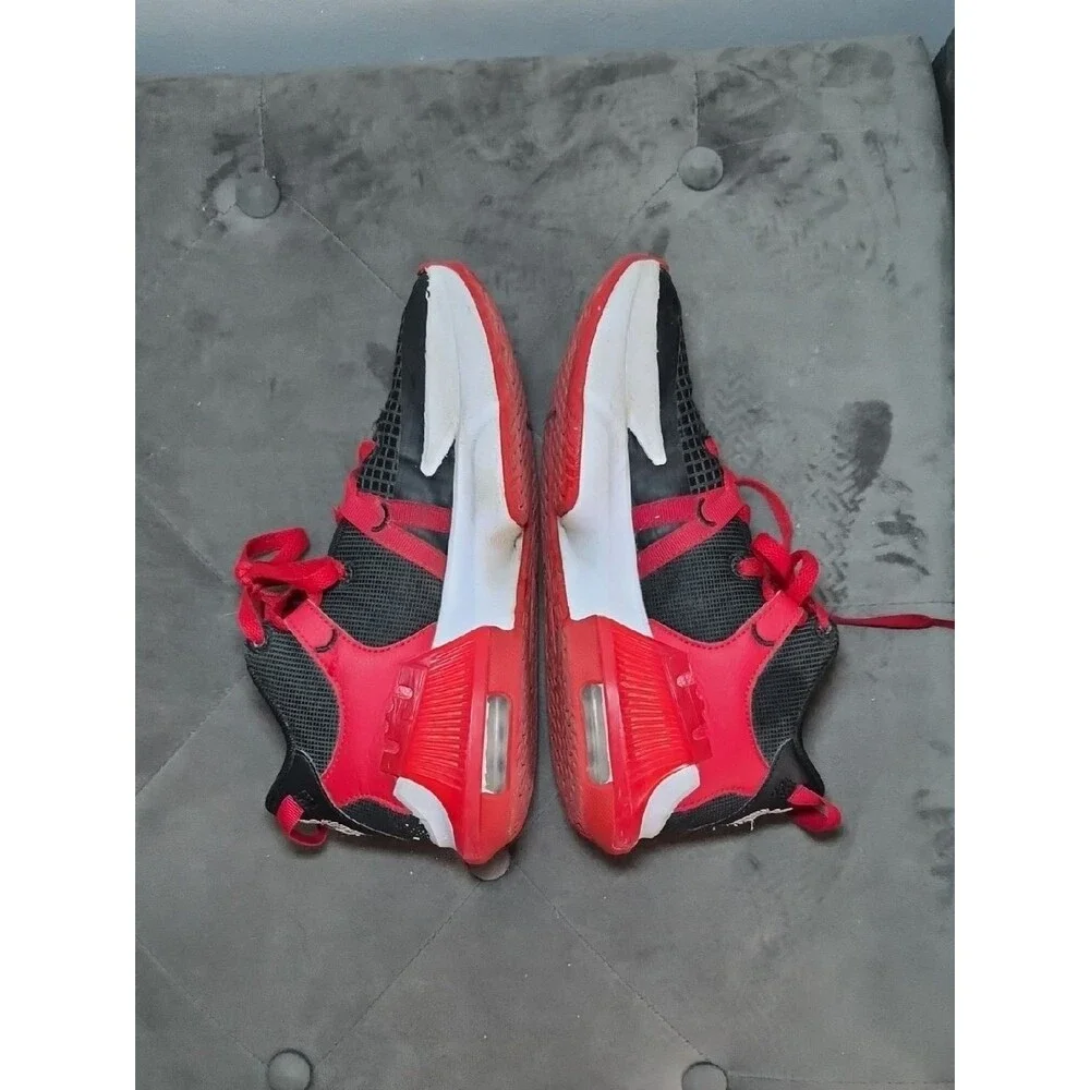 Nike youth athletic